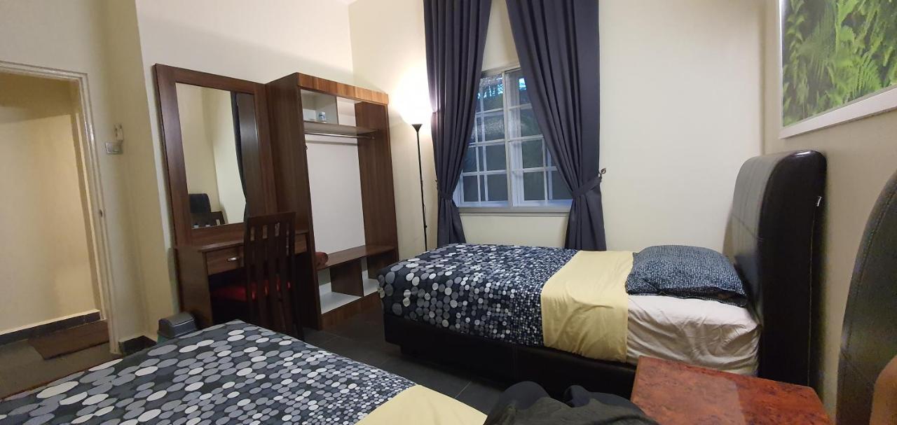 Gerard'S "Backpackers" Roomstay No Children Adults Only 카메론하일랜즈 외부 사진